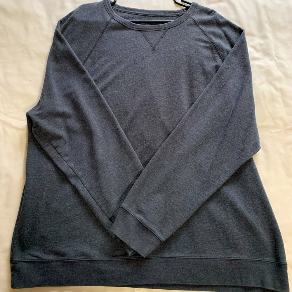 Men’s 2XL long sleeve sweater/ Color-Dark Gray/ in great condition
